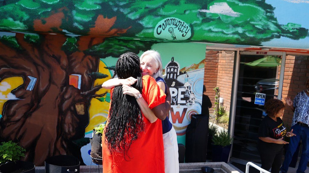 Direct Relief CEO Amy Weaver meets with Dorothy Simpson, CEO of Hope Now Community Resource Center, in Altadena California, during a June 17, 2025 visit. (Tony Morain/Direct Relief)